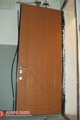 дверь в квартиру с отделкой МДФ