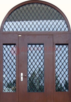 Крепкая стальная арочная дверь со стеклом и ковкой ДА-21 в Ярославле