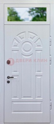 Белая входная дверь со стеклом и верхней фрамугой ДФГ-3 в Мытищах