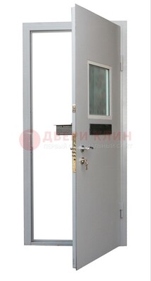 Белая металлическая дверь в кассу ДКС-1 в Мытищах