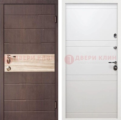 Коричневая стальная дверь с филенчатой МДФ в Белом цвете ДМ-306 в Раменском