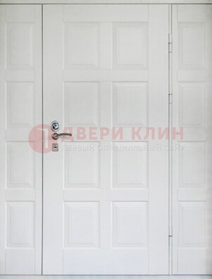 Белая входная дверь для коттеджа с МДФ ДМ-536 в Мытищах