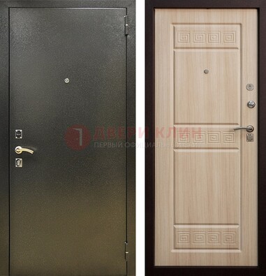 Железная темно-серая дверь с порошковым напылением и МДФ с резьбой ДП-276 в Мытищах
