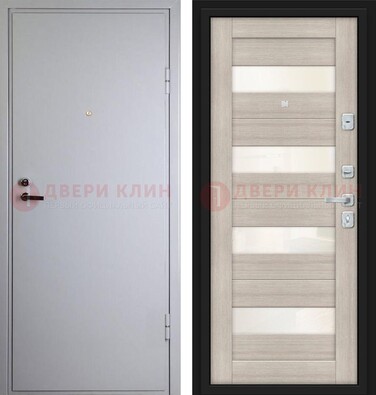 Белая железная дверь с порошковым напылением и стеклом ДП-308 в Мытищах