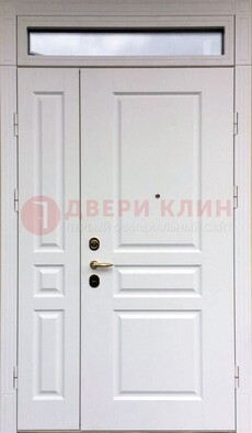 Белая двухстворчатая металлическая дверь со стеклом ДС-63 в Мытищах