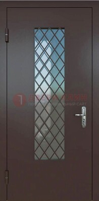 Темная металлическая дверь с решеткой и стеклом ДС-7 в Мытищах