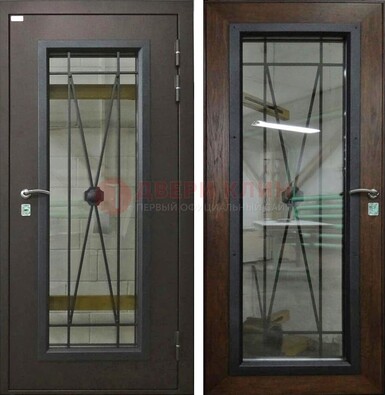 Коричневая железная дверь со стеклом для частного дома ДС-8 в Мытищах