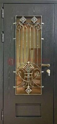 Одностворчатая железная дверь со стеклом и ковкой для дома ДСК-101 в Мытищах