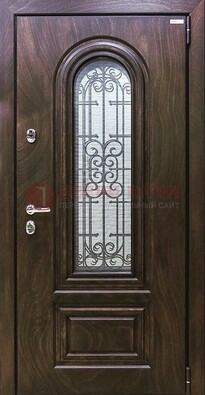 Темная филенчатая железная дверь со стеклом и ковкой ДСК-102 в Мытищах