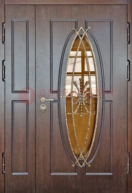 Полуторная металлическая дверь со стеклом и ковкой ДСК-108 в Мытищах