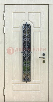 Светлая стальная дверь со стеклом и ковкой ДСК-118 в Мытищах