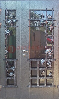 Распашная уличная дверь Порошок со стеклом и ковкой ДСК-221 в Зеленограде