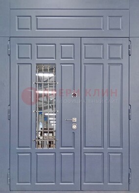 Серая двухстворчатая дверь Винорит со стеклом и ковкой ДСК-234 RAL 7024 в Мытищах