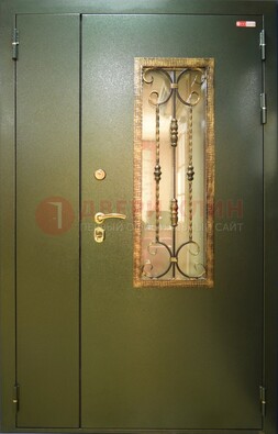 Стальная дверь со стеклом и ковкой ДСК-29 для квартиры в Мытищах