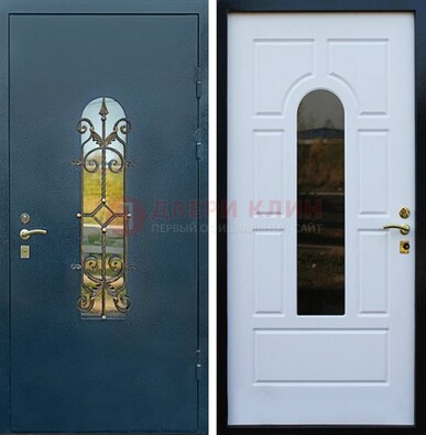 Входная дверь Дверь со стеклом и ковкой ДСК-71 для кирпичного дома в Мытищах