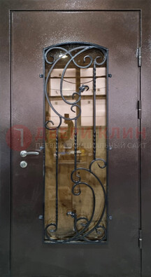 Металлическая дверь со стеклом и ковкой ДСК-95 для магазина в Мытищах