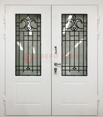Белая двухстворчатая уличная дверь Винорит со стеклом ДСТ-4 в Мытищах