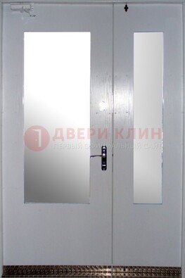 Белая  тамбурная дверь со стеклянными вставками ДТМ-18 в Мытищах