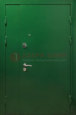 Зеленая распашная тамбурная дверь Порошок ДТМ-47 в Мытищах