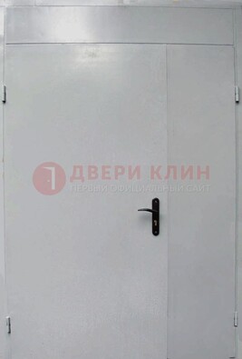 Белая металлическая тамбурная дверь ДТМ-5 в Мытищах