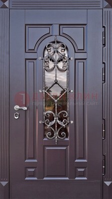 Темная уличная дверь с виноритом и стеклом с ковкой ДВТ-164 в Мытищах