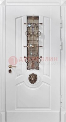 Белая металлическая дверь с виноритом и стеклом с ковкой ДВТ-165 в Мытищах
