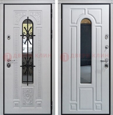 Белая стальная дверь с виноритом и ковкой снаружи ДВТ-197 в Красноармейске