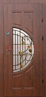 Стальная коричневая дверь с виноритом и ковкой ДВТ-82 в Мытищах
