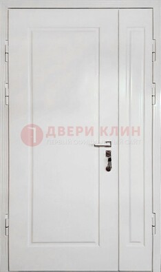 Полуторная металлическая дверь с МДФ в белом цвете ПЛ-24 в Мытищах